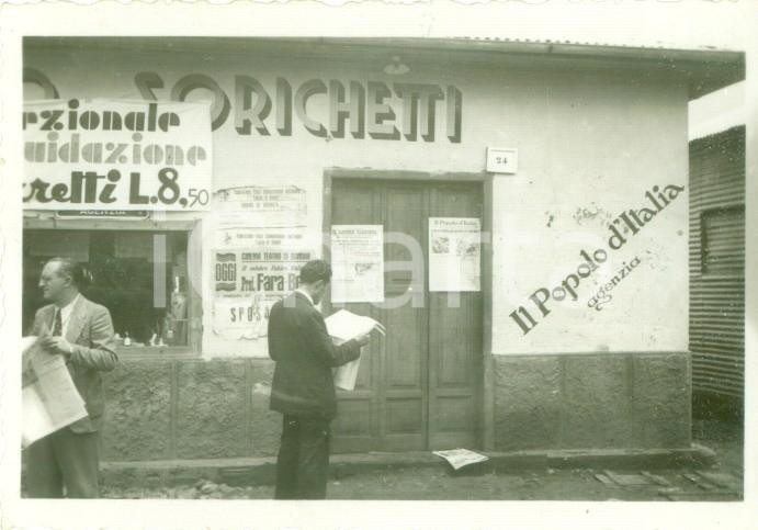 Fotografia d epoca originale 1938 GONDAR ETIOPIA AOI Tabaccheria SORICHETTI vende IL POPOLO D ITALIA Foto 1