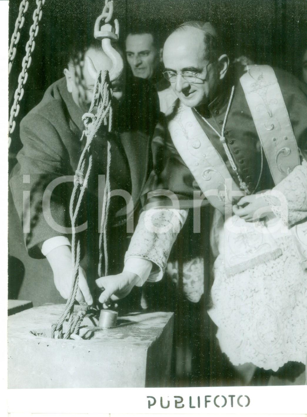 Fotografia d epoca originale 1955 SESTO SAN GIOVANNI  ONMI  Mons. Giovanni MONTINI posa la prima pietra 1