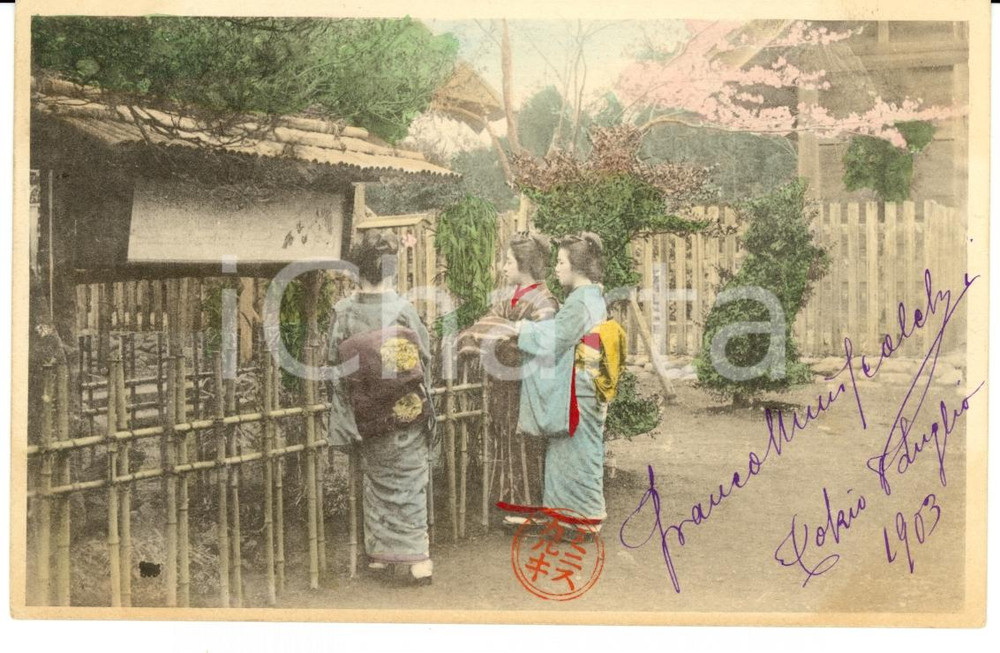 Cartolina originale da collezione 1903 TOKIO (Japan) Donne giapponesi al tempio in costume *Cartolina FP VG 1