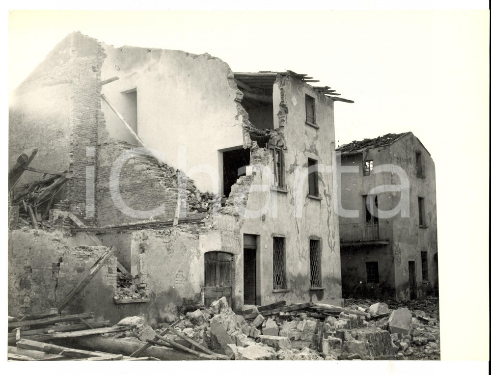 Fotografia d epoca originale 1957 ROBECCO PAVESE Abitazioni del paese distrutte dal tornado Foto CARRARO 1