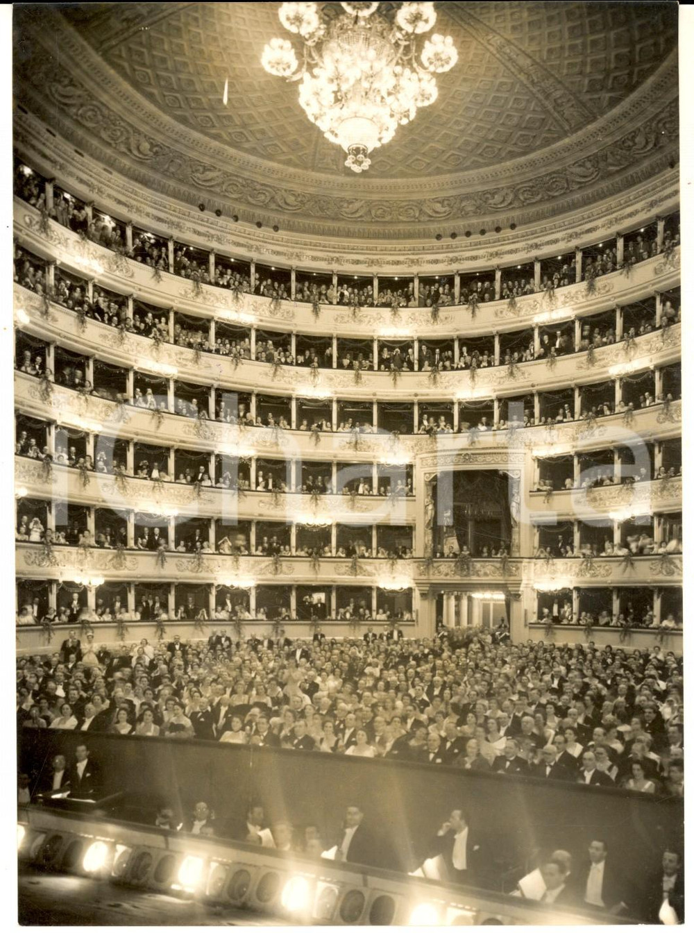 1957 MILANO TEATRO ALLA SCALA La sala all'apertura della stagione lirica *Foto