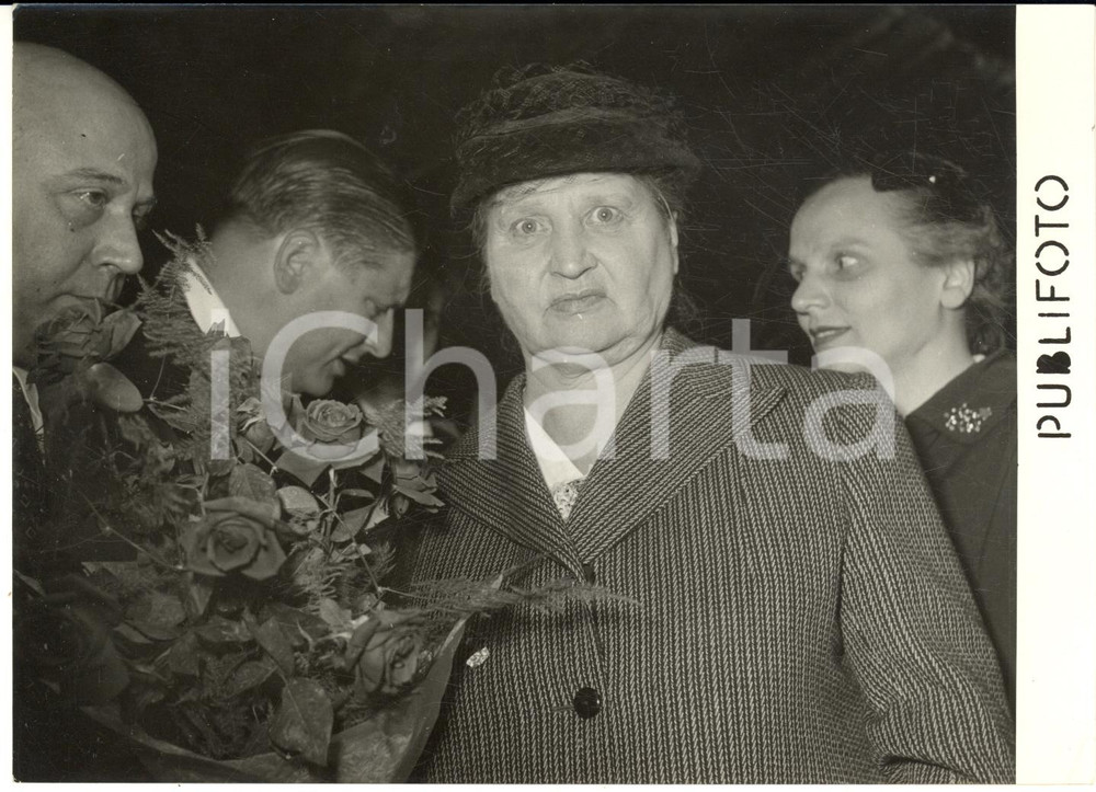 1953 SALERNO Eva KUHN AMENDOLA alla cerimonia per il marito Giovanni *Foto 13x18