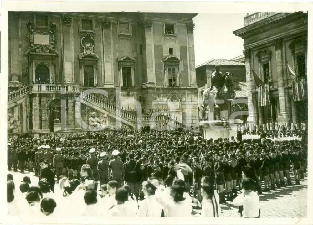 Fotografia d epoca originale 1939 ROMA Inaugurazione dei gagliardetti delle scuole sul CAMPIDOGLIO Fotografia 1