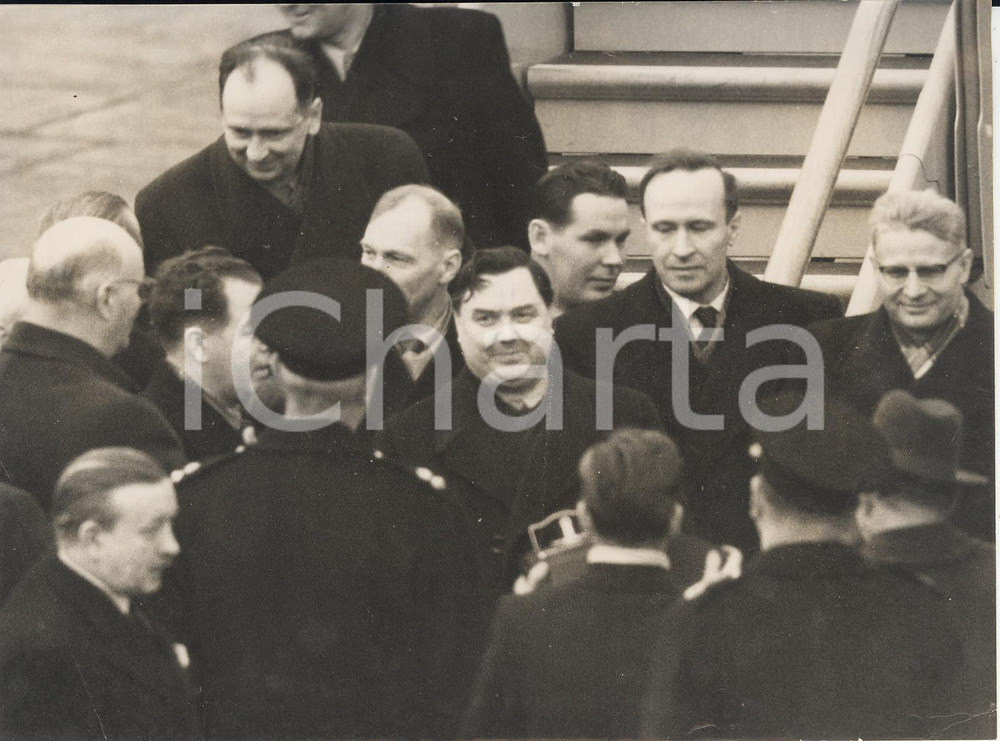 Fotografia d epoca originale 1956 LONDON Georgij MALENKOV going to visit Atomic Energy Research Station Foto 1