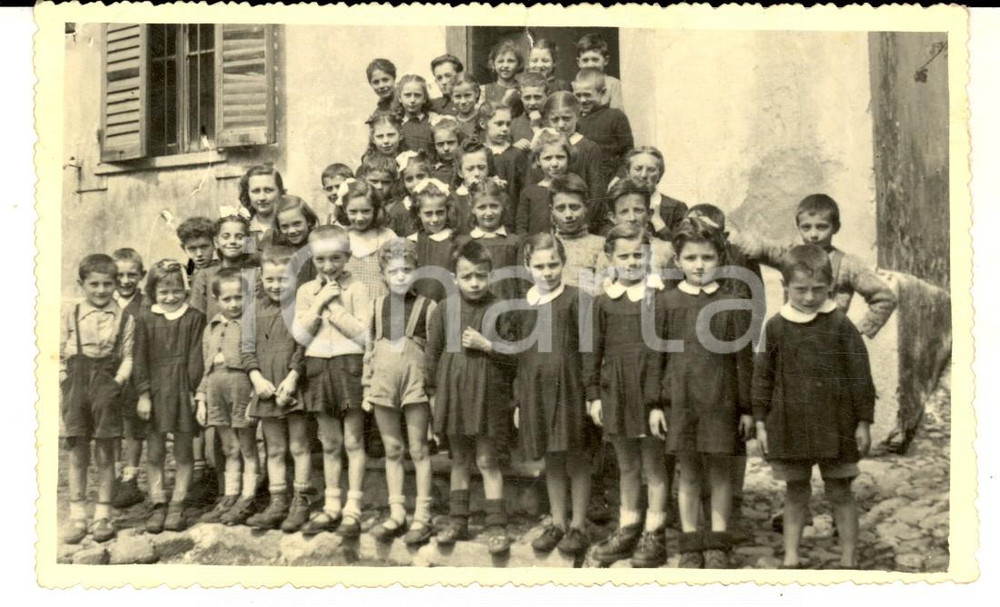 Fotografia d epoca originale 1935 ca VERBANIA TROBASO Ritratto di una scolaresca Foto cartolina MADDALENA 1