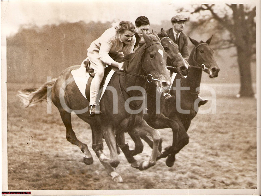 Fotografia d epoca originale 1939 LONDON IPPICA Myrtle LATHAM ottiene patente per allenare cavalli da corsa 1