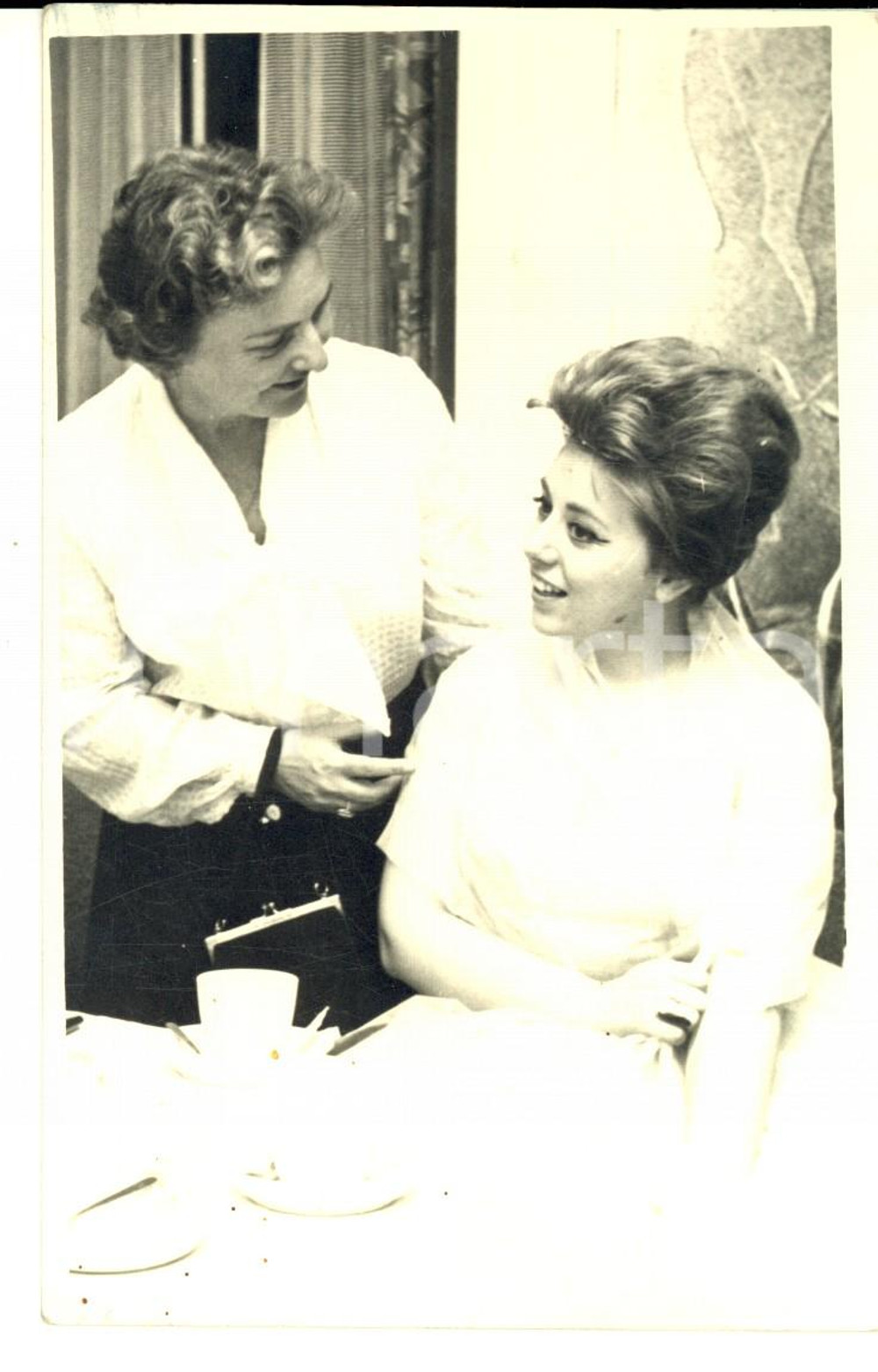 Fotografia d epoca originale 1963 ROTTERDAM LIRICA Cantante Maria Luisa BARDUCCI durante una pausa Foto 1