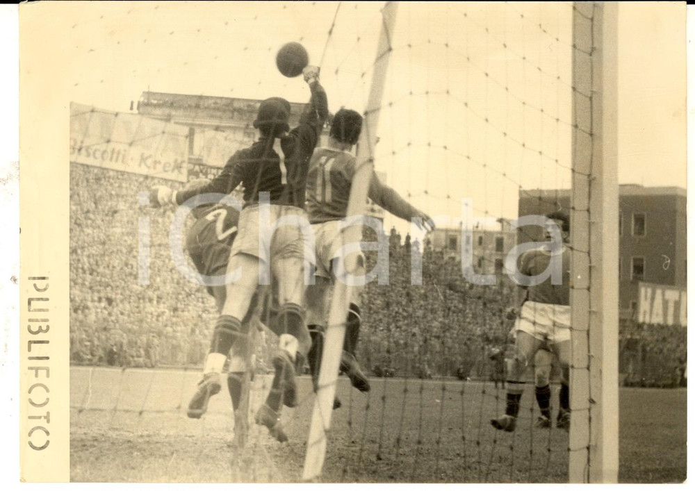 Fotografia d epoca originale 1955 ca CALCIO SERIE A NAPOLIGENOA Parata di Angelo FRANZOSI Foto 18x13 cm 1