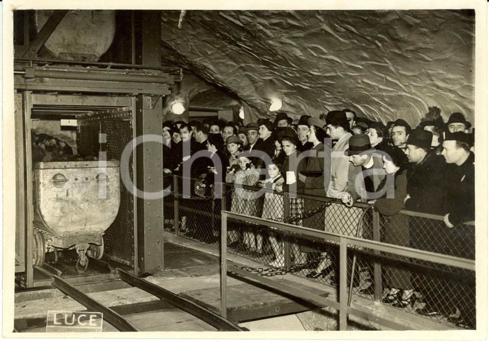 Fotografia d epoca originale 1938 ROMA Folto pubblico alla Mostra Autarchica del Minerale Fotografia 1