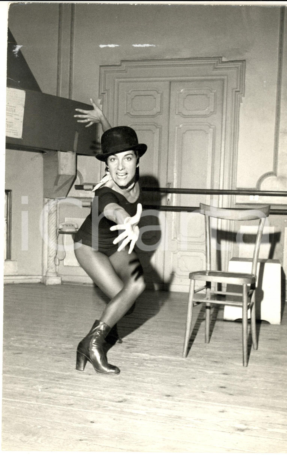 1970 ca I RICCHI E POVERI Angela BRAMBATI in veste di ballerina (3) - Foto Fotografia d'epoca. CONDIZIONI: POOR (piegature al margine inferiore e residui cartacei in quello superiore)FORMATO: 20x30 cm      originale e autentica 1