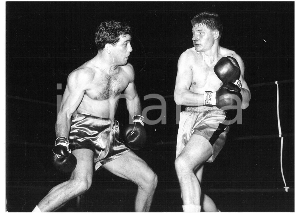 1957 MILANO - PUGILATO Duilio LOI contro Piet VAN KLAVEREN - Una fase del match