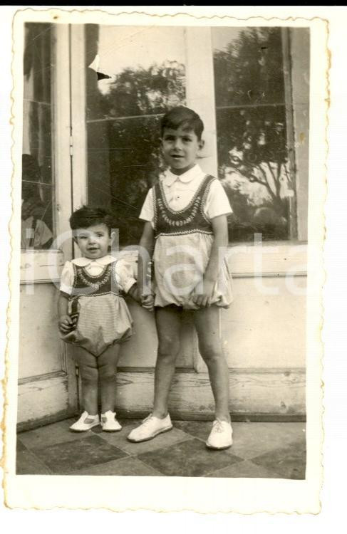 Fotografia d epoca originale 1947 NAPOLI ? Coppia di fratelli con lo stesso vestitino Foto VINTAGE 5x9 cm 1