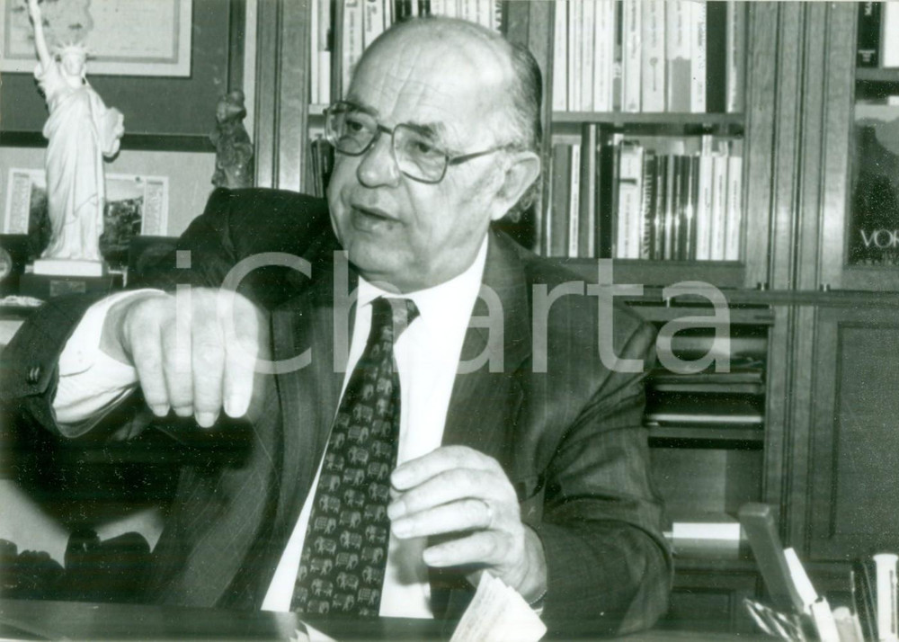 Fotografia d epoca originale 1991 FRANCE Presidente Henri GOETSCHY nel suo studio Fotografia 1