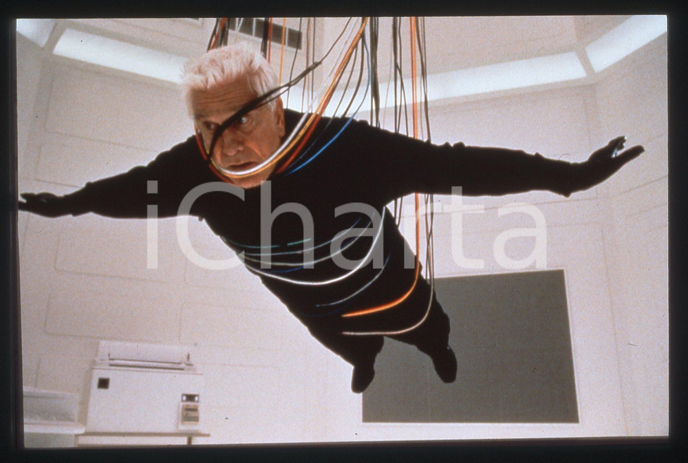 35mm vintage slide* 1998 WRONGFULLY ACCUSED Leslie NIELSEN Una scena del film