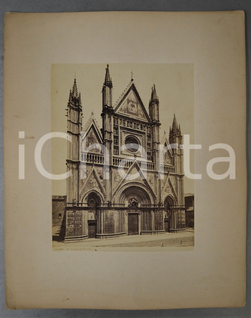 1910 ca ORVIETO Veduta del Duomo - Foto Giorgio SOMMER 31x38 cm Fotografia d'epoca, montata su cartoncino morbido.FOTOGRAFO: Giorgio Sommer - Studio Monte di Dio 4, Napoli GOOD/buono lievi macchie marginali Formato: 31x38 cm originale e autentica 1