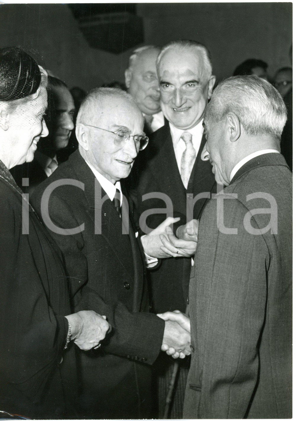 1959 TORINO Laurea ad honorem *Luigi EINAUDI si congratula con Vittorio VALLETTA
