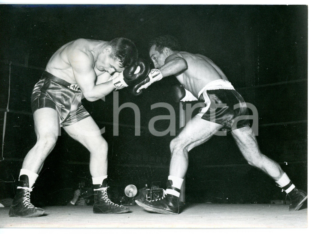 Fotografia d epoca originale 1955 MILANO BOXE Campionato europeo PESI GALLO  Mario D AGATA vs AndrÃ© VALIGNAT 1