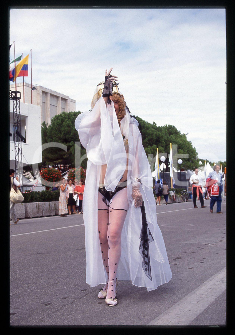 35mm vintage slide* 1996 VENEZIA "MARIA SOLE" Mara Vittoria SOLINAS lingerie 13  Diapositiva d'epoca, in formato 35 mm.  CONDIZIONI: GOOD Tutti i diritti riservati.E' severamente vietata la riproduzione. ICharta mette in vendita, sul negozio eBay e in esclusiva sul sito "icharta" il proprio archivio composto da numerose diapositive e negativi fotografici d'epoca, tutti originali e autentici, che attraversano la storia del costume italiano tra gli la fine degli anni Sessanta e Novanta.Si tratta di uno sguardo inedito sull'attualit&agrave;, la politica, la vita quotidiana, il gossip e la cultura, che fotografa il cambiamento della nazione in quest'ultimo scorcio del XX secolo. Un'occasione unica per il mercato del collezionismo, che vede finalmente disponibile un archivio eccezionale per vastit&agrave;, tematiche e condizioni, in un settore (il negativo fotografico e la diapositiva) di assoluta novit&agrave; e dalle interessanti prospettive di investimento.  originale e autentica 1