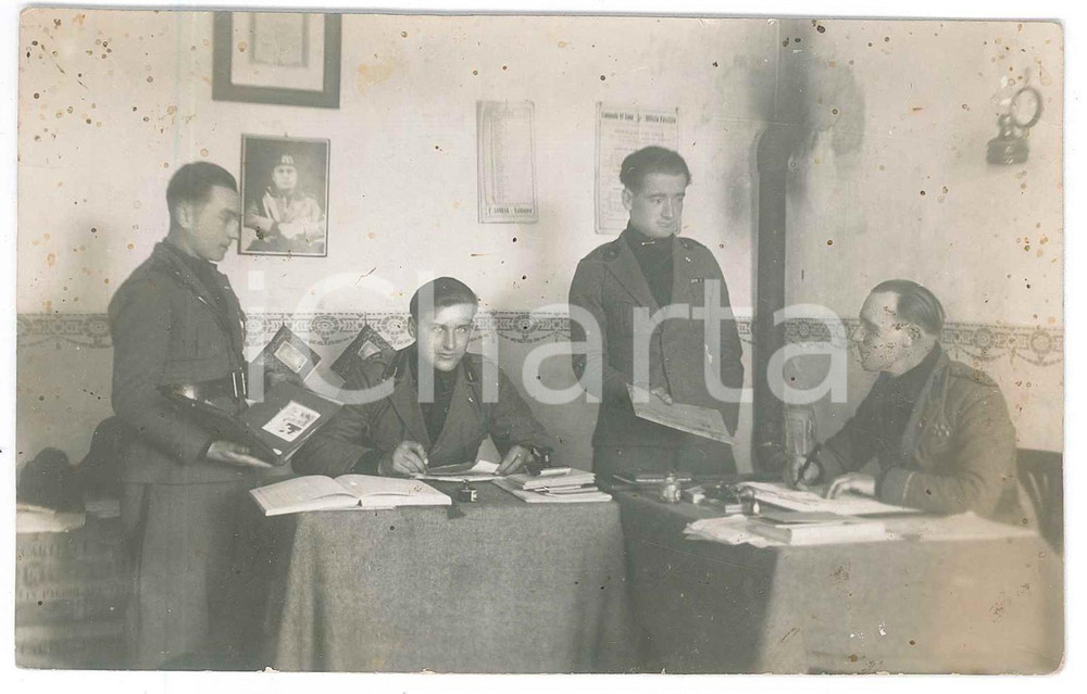 Fotografia d epoca originale 1930 ca FASCISMO ITALIA  MVSN  Militanti in ufficio Foto cartolina 14x9 cm 1