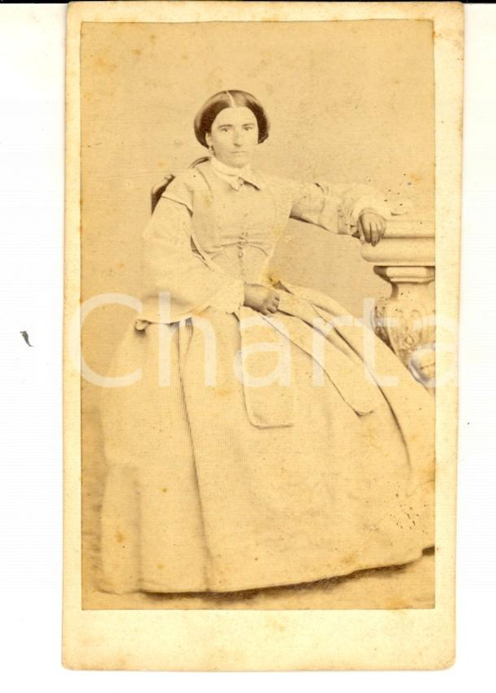 Fotografia d epoca originale 1870 ca PAVIA Ritratto di donna in abito bianco Foto RAIMONDI CDV 1