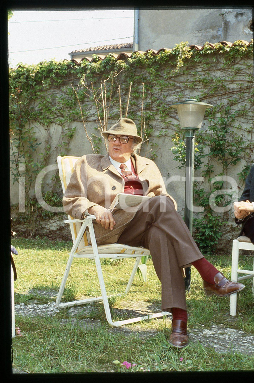 35mm vintage slide* 1988 REGGIOLO Federico FELLINI a una mostra di Nino ZA (3)