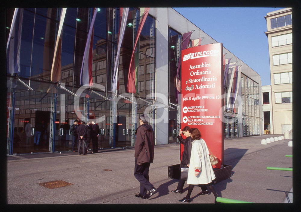 35mm vintage slide* 1999 TORINO TELECOM  Arrivo all'assemblea degli azionisti 2