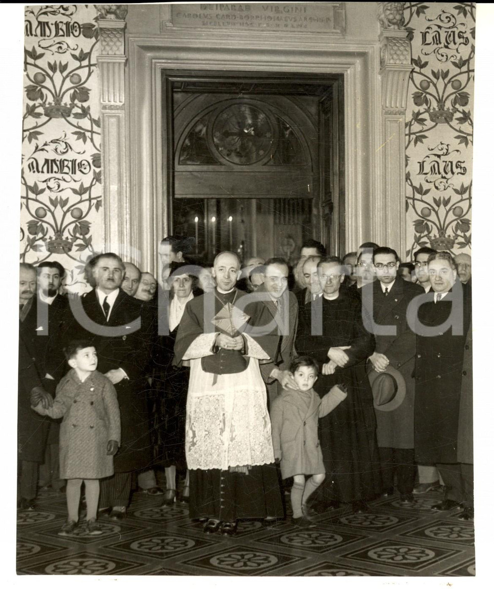 Fotografia d epoca originale 1934 MILANO Card. Ildefonso SCHUSTER tra i giornalisti per Messa SAN FRANCESCO 1