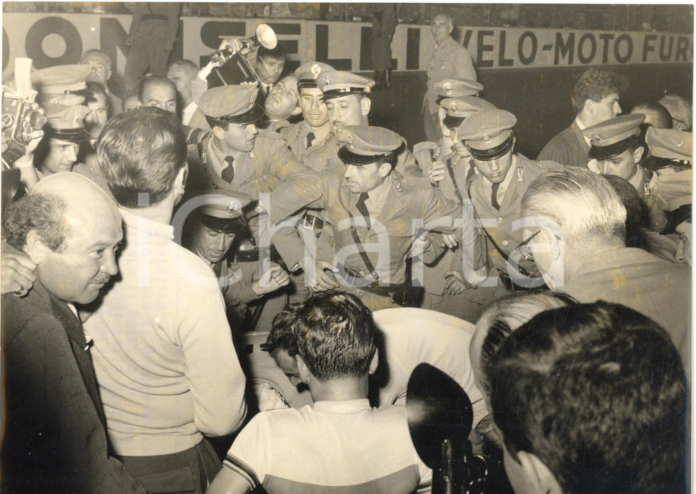 1958 CICLISMO MILANO Roger RIVIERE cerca di battere il record dell'ora *Foto