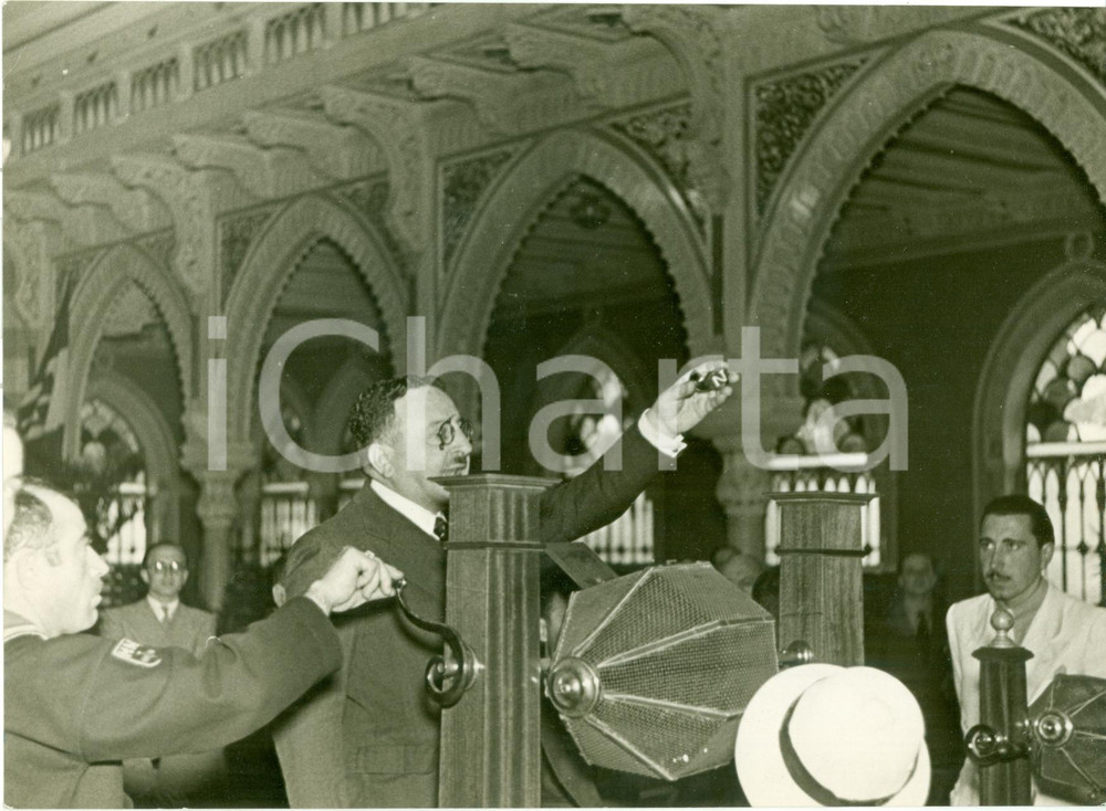 Fotografia d epoca originale 1938 TRIPOLI LIBIA Banditore estrae numeri della Lotteria Fotografia 1