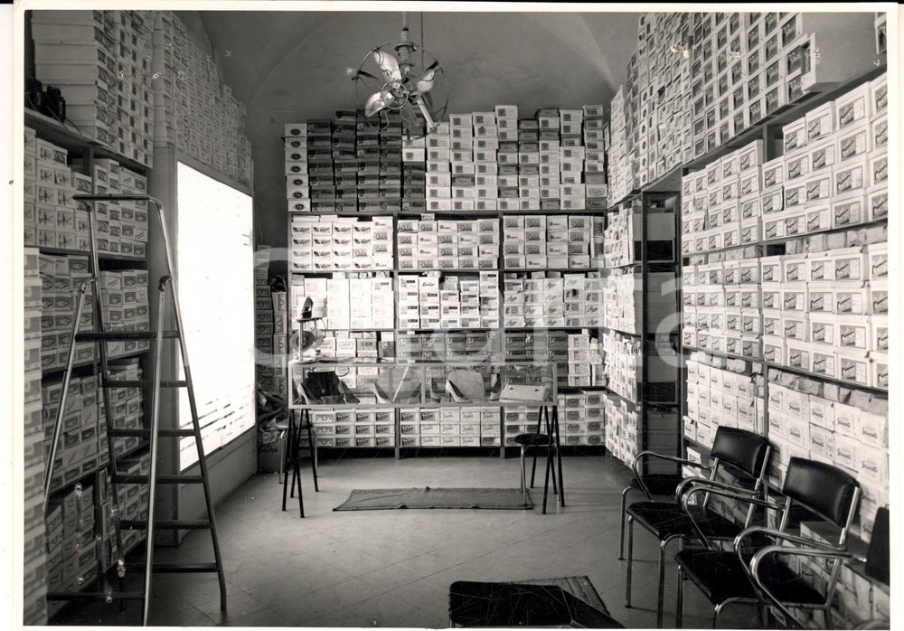 Fotografia d'epoca originale 1957 MAZARA DEL VALLO Negozio di calzature Filippo MONASTERO - Interno *Foto 1