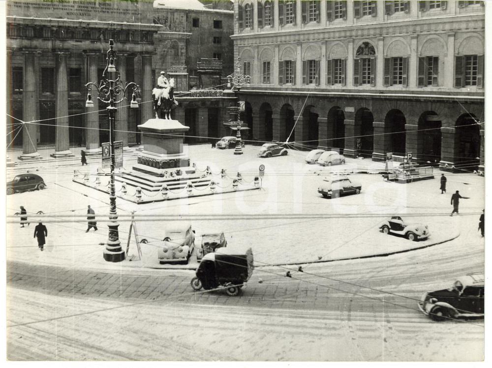 1956 GENOVA Piazza De Ferrari - Statua di Garibaldi imbiancata dalla neve *Foto