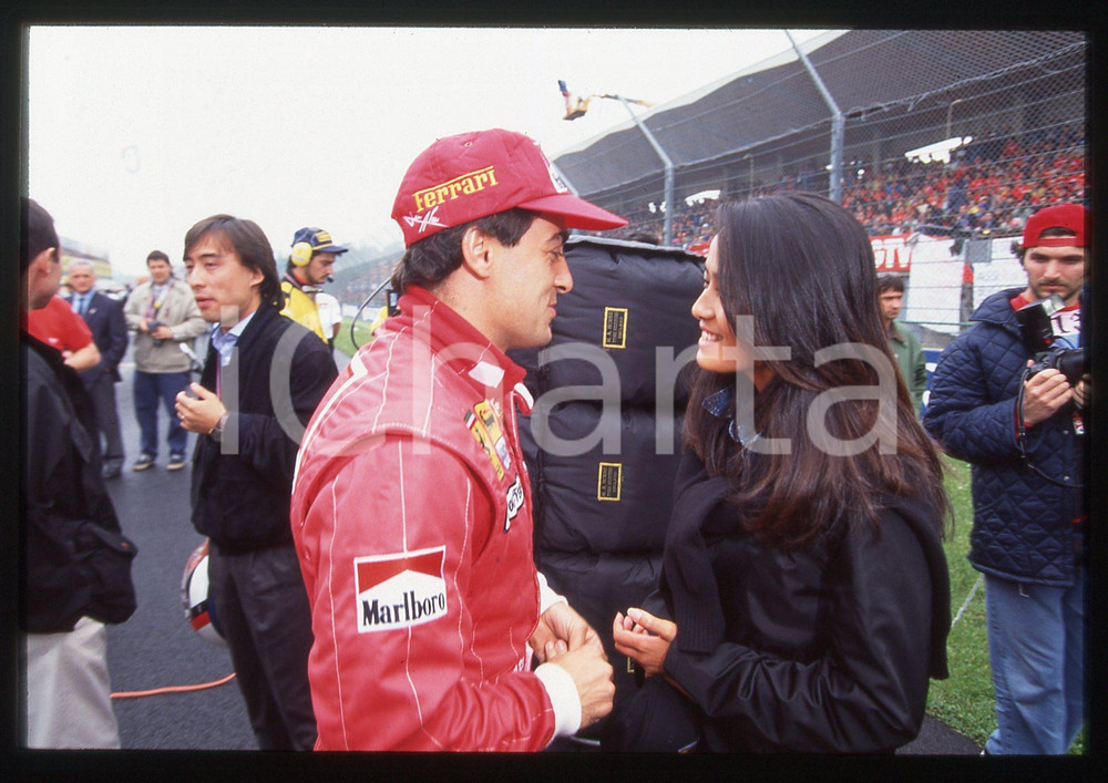 35mm vintage slide* 1995 GP SAN MARINO Jean ALESI con Kumiko GOTO (50)