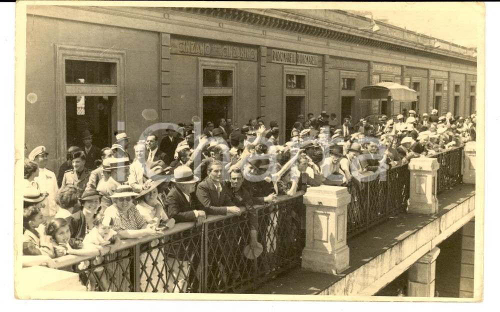 Cartolina originale da collezione 1937 NAPOLI Manifestazione affollata all aperto PubblicitÃ  CINZANO RADIOMARELLI 1