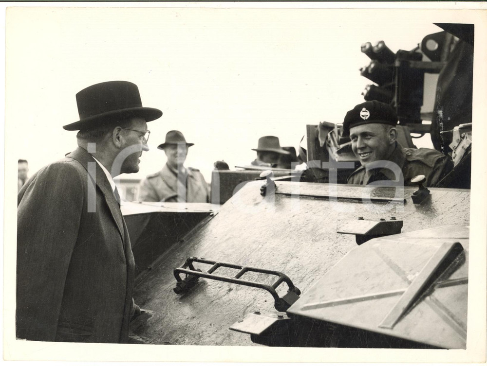 1953 LULWORTH European Defence delegate Hans SPEIDEL chatting with Alan WELLER