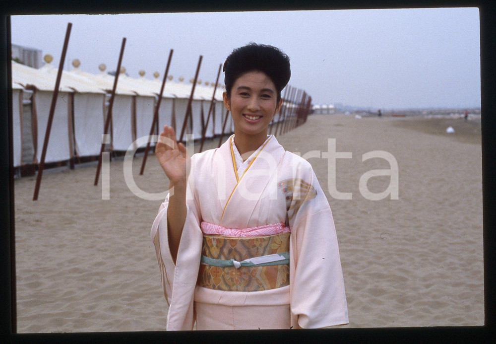 35mm vintage slide* 1985 LIDO DI VENEZIA Azusa MANO Ritratto in kimono (2)
