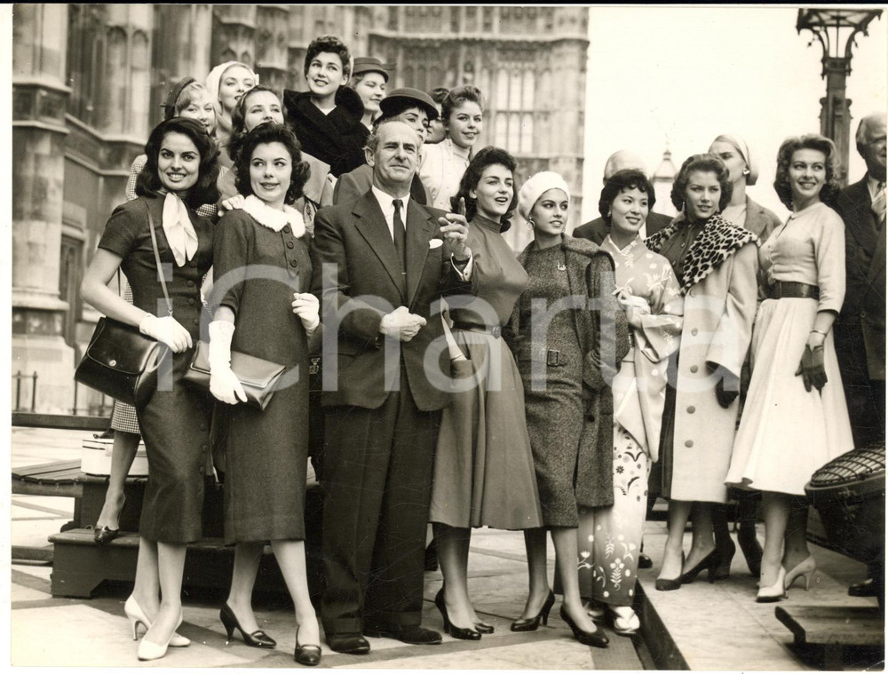 1957 LONDON Group Captain C.A.B. WILCOCK with finalists of "Miss World" *Photo