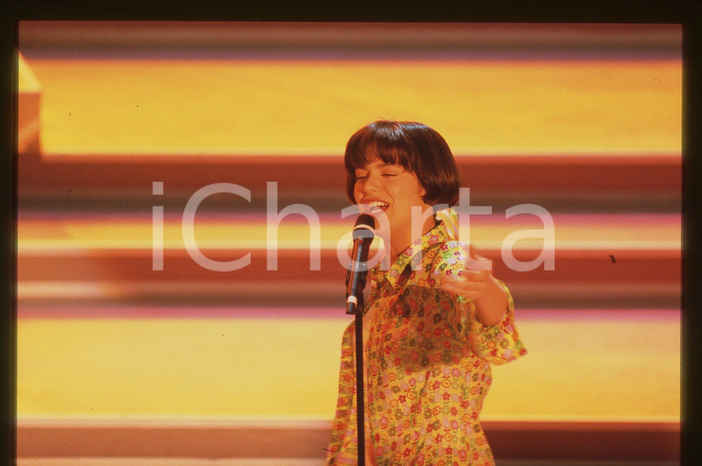 35mm vintage slide* 1996 SANREMO Silvia SALEMI sul palco del Teatro Ariston (2)