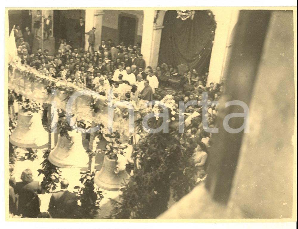 Fotografia d epoca originale 1950 ca NORD ITALIA Folla per la benedizione di nuove campane Foto 24x18 cm 1