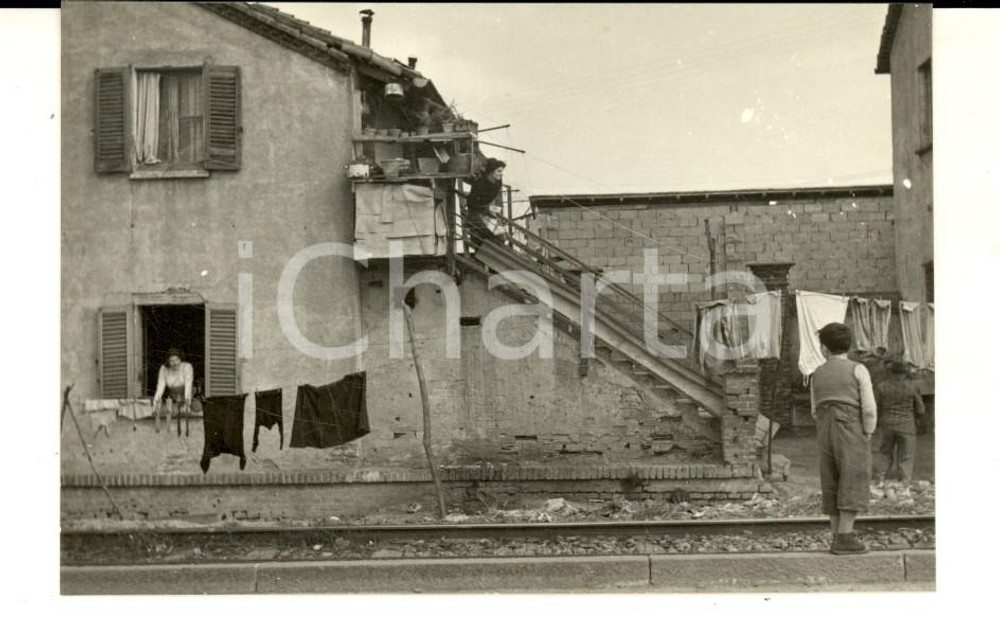 1951 MILANO via GALLARATESE Un'abitazione popolare lungo la strada *Foto 11x8