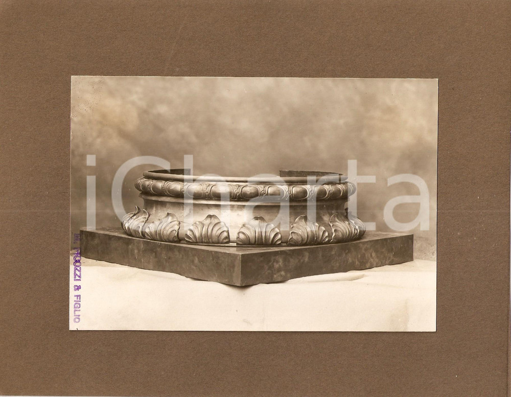 Fotografia d epoca originale 1940 ca MILANO ? Ditta PICOZZI e figlio Base di colonna in ferro battuto Foto 1