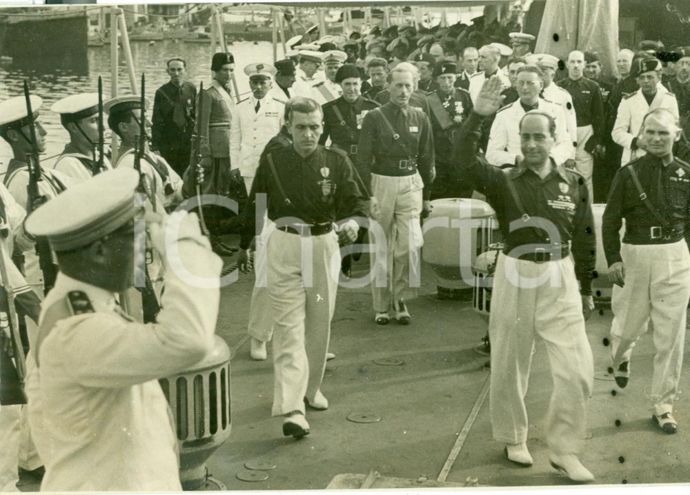 Fotografia d epoca originale 1935 GENOVA Achille STARACE su incrociatore MONTECUCCOLI Fotografia 1