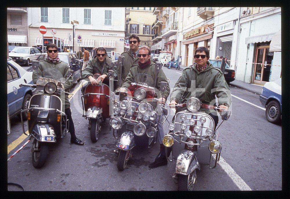 35mm vintage slide* 1992 SANREMO Oscar GIAMMARINARO degli STATUTO in Vespa (5)