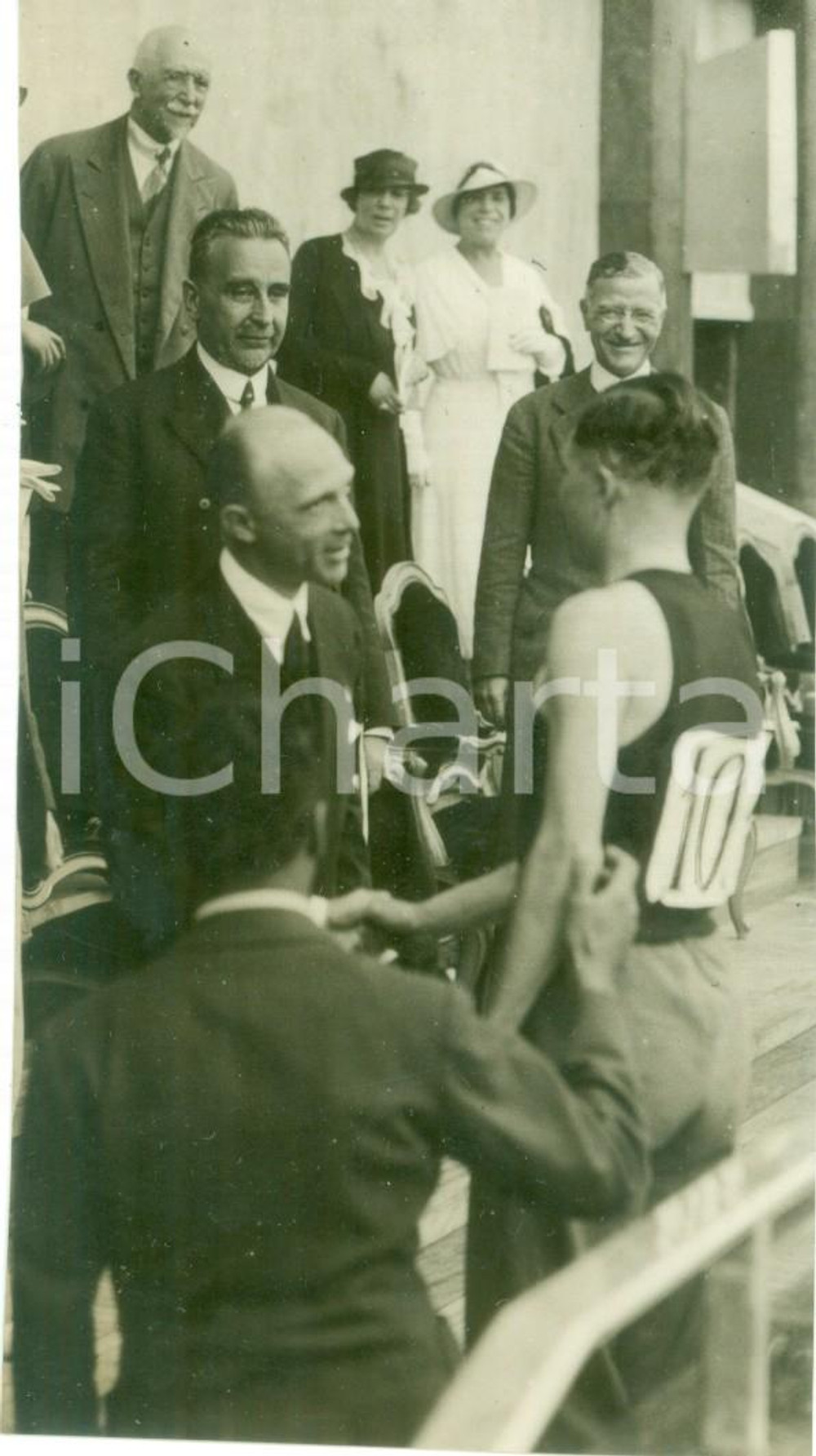 Fotografia d epoca originale 1933 TORINO Duca di BERGAMO con atleta CERATO ai Giochi Mondiali Universitari 1