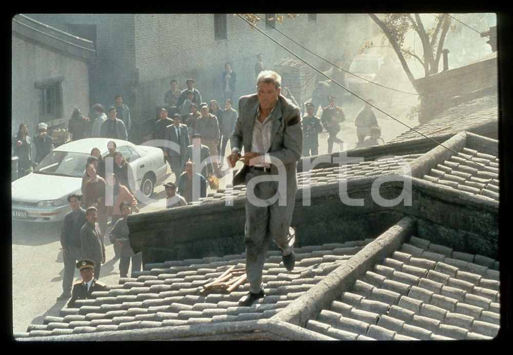 35mm vintage slide* 1997 Film RED CORNER - Richard GERE in una scena (4)   Diapositiva d'epoca, in formato 35 mm.  CONDIZIONI: GOOD   Tutti i diritti riservati.E' severamente vietata la riproduzione.  ICharta mette in vendita, sul negozio eBay e in esclusiva sul sito "icharta" il proprio archivio composto da numerose diapositive e negativi fotografici d'epoca, tutti originali e autentici, che attraversano la storia del costume italiano tra gli la fine degli anni Sessanta e Novanta.Si tratta di uno sguardo inedito sull'attualit&agrave;, la politica, la vita quotidiana, il gossip e la cultura, che fotografa il cambiamento della nazione in quest'ultimo scorcio del XX secolo. Un'occasione unica per il mercato del collezionismo, che vede finalmente disponibile un archivio eccezionale per vastit&agrave;, tematiche e condizioni, in un settore (il negativo fotografico e la diapositiva) di assoluta novit&agrave; e dalle interessanti prospettive di investimento.   originale e autentica 1