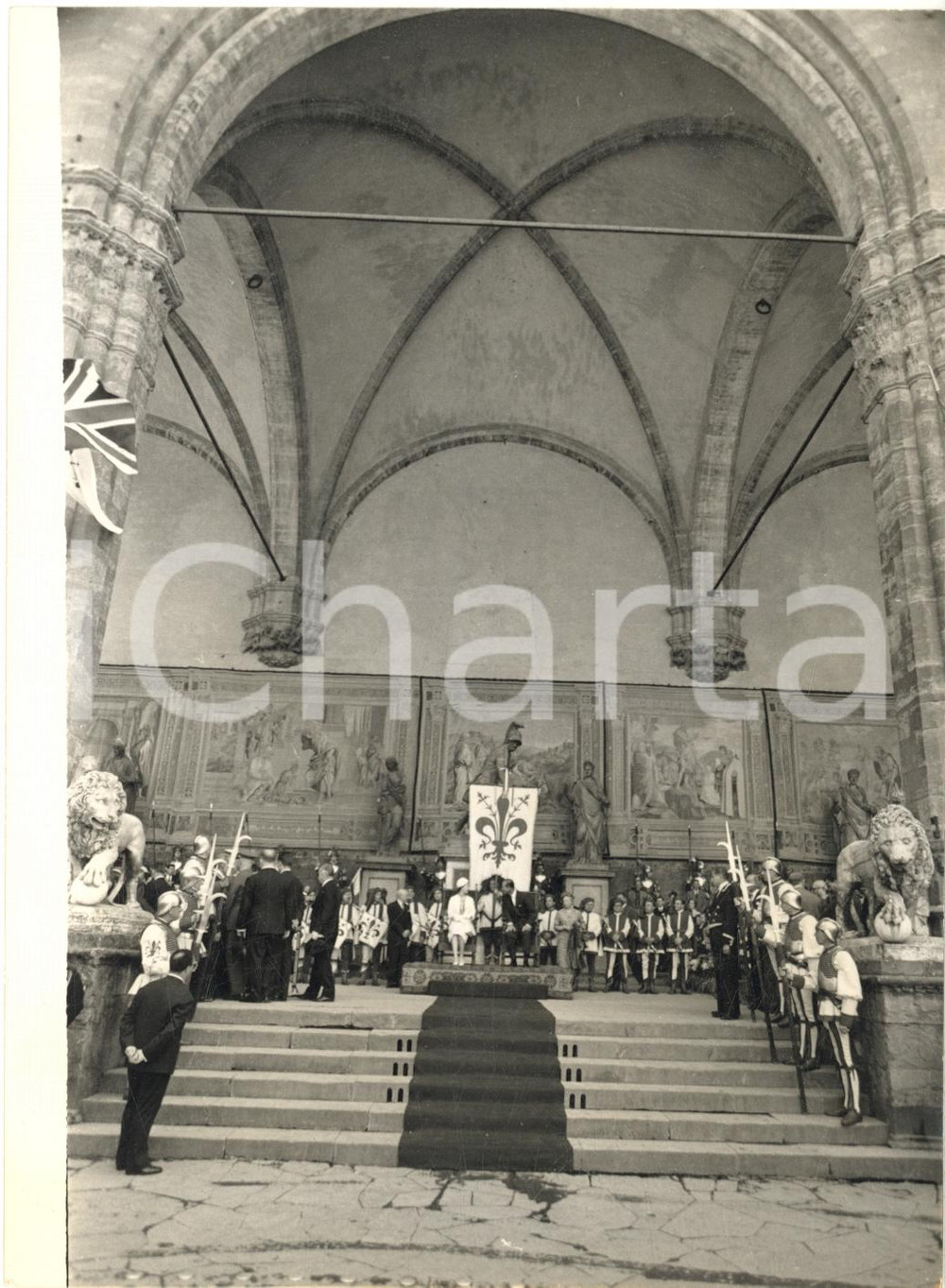 1961 FIRENZE LOGGIA DELLA SIGNORIA Regina Elisabetta II e Principe Filippo *Foto