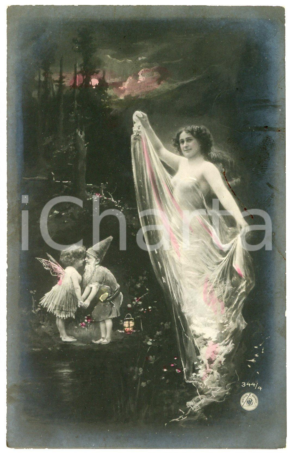 1905 Nymph staying on water with gnome and fairy children - Vintage postcard  Cartolina postale d'epoca, viaggiata.CONDIZIONI: P (lieve piegatura centrale; residui di colla al recto)FORMATO: FP    originale e autentica 1