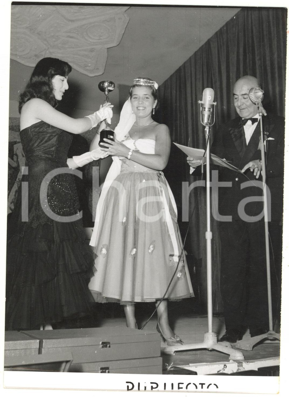 1956 BOARIO TERME - Wilma DE ANGELI eletta nuova "Reginetta del jazz" *Foto
