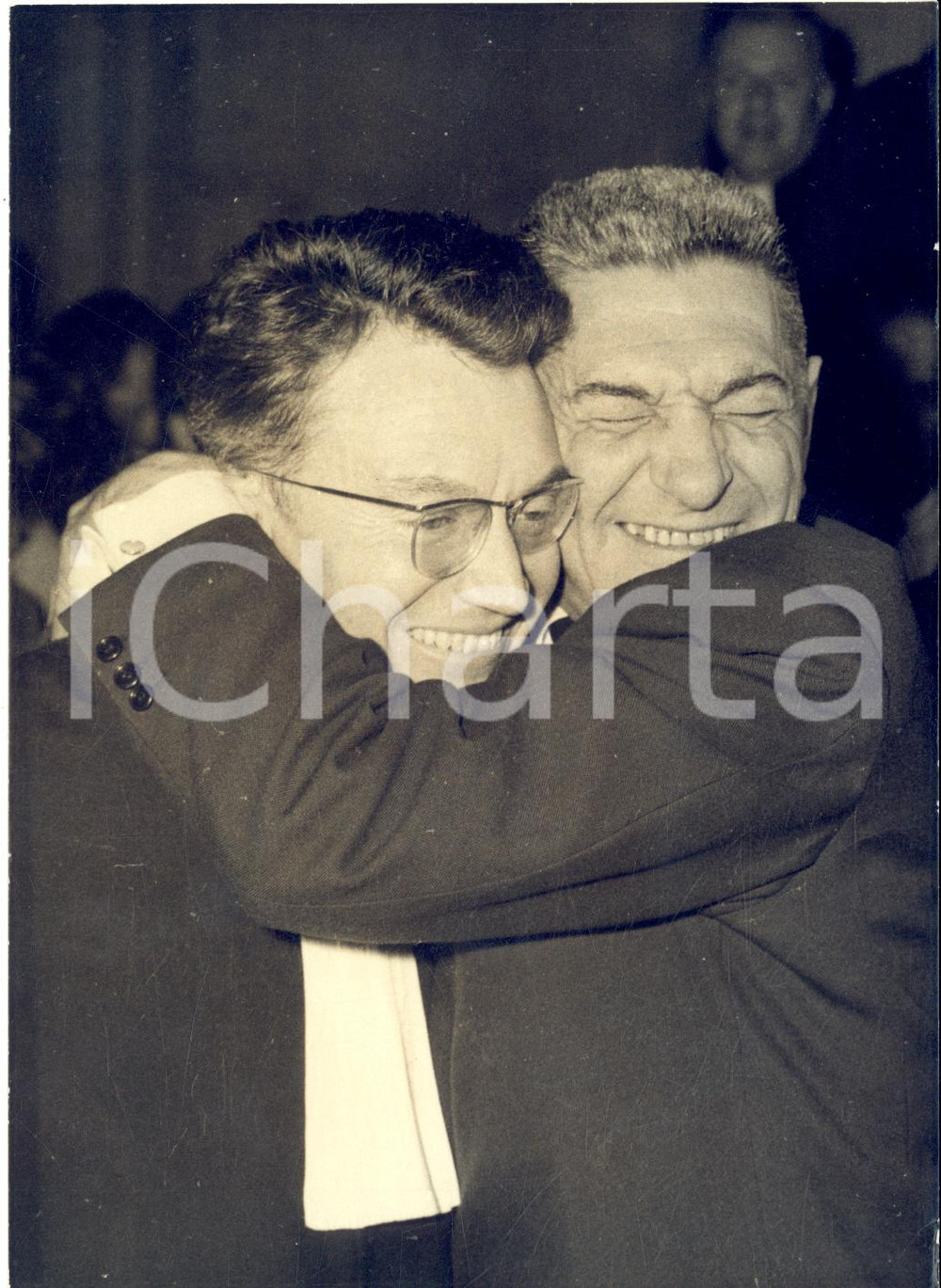 1962 PARIS Processo SALAN Avvocati TIXIER-VIGNANCOUR e LE COROLLER alla sentenza Fotografia d'epoca, con didascalia coeva al verso.FORMATO: cm 13 x 18  CONDIZIONI: G     originale e autentica 1