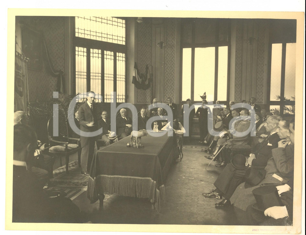 Fotografia d epoca originale 1940 MANTOVA Cerimonia di premiazione con Lupa Capitolina Foto CALZOLARI 24x18 1