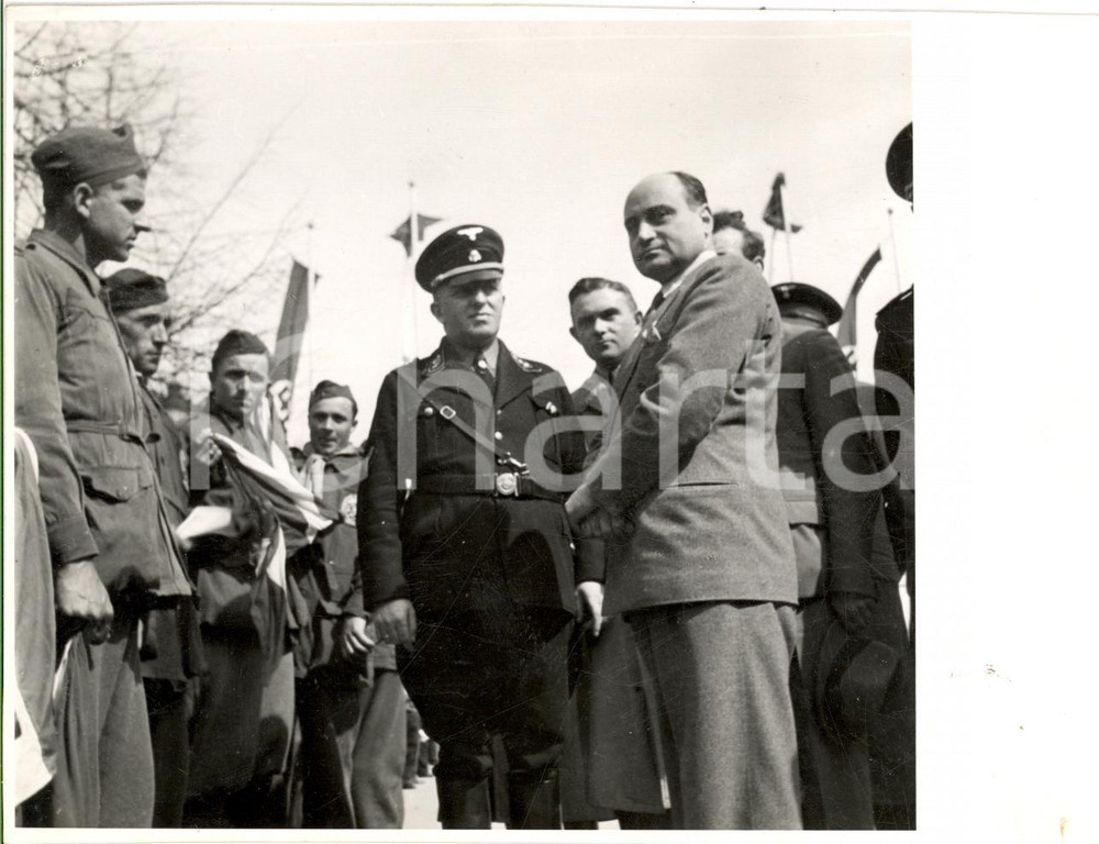Fotografia d epoca originale 1939 ROSENHEIM DE Franco ANGELINI saluta i rurali alla stazione FOTOGRAFIA 1